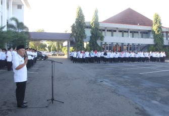 Apel_Sekda Nopian Andusti pimpin apel pagi di pelataran parkir Pemprov Bengkulu