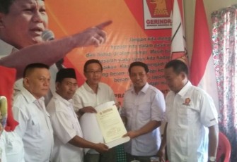 DPC Partai Gerindra Kota Bengkulu saat menyampaikan rekomendasi dukungan kepada Helmi Hasan-Dedi Wahyudi. Foto : Bengkulutoday.com