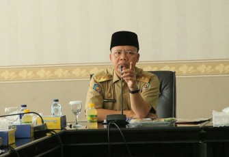 Plt Gubernur Rohidin Mersyah pimpin Rapat bersama Kepala OPD di Ruang Rapat Rafflesia Pemprov Bengkulu, Selasa(02/01/2018).