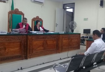 Andi Roslinsyah saat menjalani sidang vonis di PN Tipikor Bengkulu, Senin (29/01/2018).