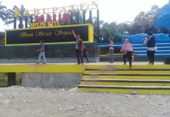 Tugu Gurita-Mungkus