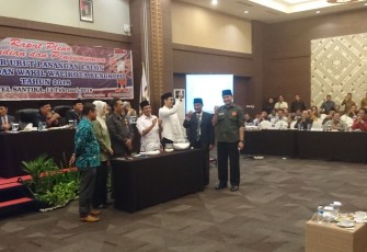 Paslon Walikota dan Wakil Walikota Bengkulu saat mengambil pengundian nomor urut