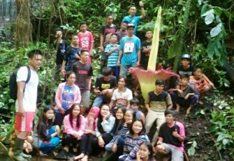 Bunga Bangkai Mekar di Seluma Jadi Latar Selfie