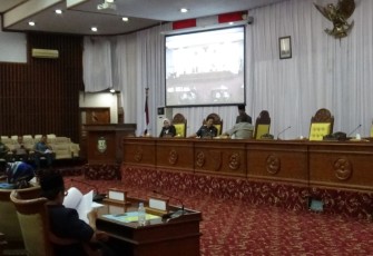 Asisten II Setda Provinsi Bengkulu Yuliswani, menghadiri Rapat Paripurna DPRD Provinsi Bengkulu yang ke- 6 masa persidangan ke -1 tahun sidang 2018.