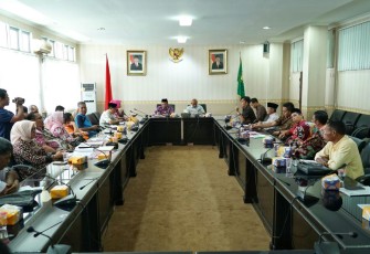 Asisten I Setda Provinsi Bengkulu Hamka Sabri pimpin Pertemuan dengan Tim Percepatan Penyelesaian Konflik Agraria.