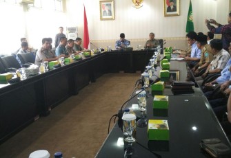 Rapat Pemprov Bengkulu rapat bersama Direktur Jenderal Perikanan Tangkap (DJTP) di ruang rapat Kantor Gubernur Bengkulu, Selasa (06/02/2018). 