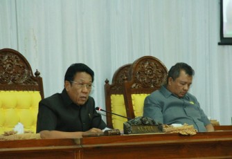 Ketua DPRD Provinsi Bengkulu  Ikhsan Fajri Memimpin Rapat Paripurna 