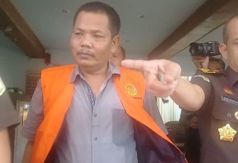 Tersangka saat dibawa ke Rutan Malabero untuk ditahan