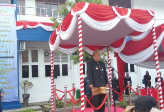 Pejabat Walikota Bengkulu, Budiman Ismaun saat bertindak sebagai irup HUT Kota Bengkulu