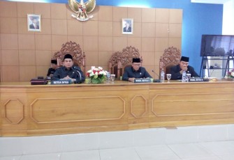 Rapat Paripurna mendengarkan jawaban pihak Eksekutif atas pandangan umum fraksi-fraksi DPRD Bengkulu Utara
