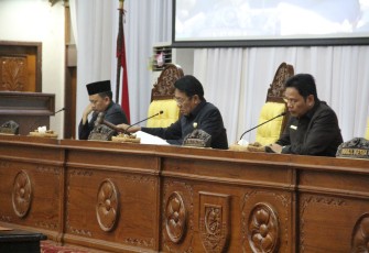 Mewakili Plt Gubernur Bengkulu, Asisten I Setda Provinsi Bengkulu Hamka Sabri hadir pada Rapat Paripurna Sidang Ke-9 Masa Sidang Ke-1 tahun 2018.