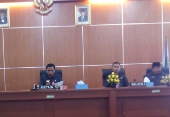 Pimpinan Rapat Paripurna DPRD Bengkulu Tengah 