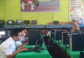 Sekolah Menengah Kejuruan (SMK) di Bengkulu Utara mengikuti Ujian Nasional Berbasis Komputer 