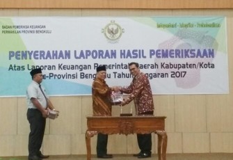 Penyerahan Laporan Keuanga Pemkot Bengkulu hasi pemeriksaan BPK