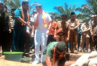 Peletakan Batu Pertama Gedung Shelter Bencana di kabupaten Bengkulu Tengah