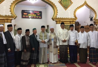 Plt Gubernur Bengkulu Rohidin Mersyah Foto bersama usai salat Id