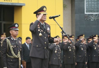 Kapolda Bengkulu Brigjen Pol. Drs. Coki Manurung, SH, M. Hum saat bertindak sebagai inspektur upacara (Irup) upacara bendera memperingati hari lahir pancasila, Jum’at (1/06/2018)
