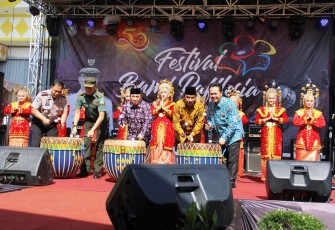 Sekretaris Daerah Provinsi Bengkulu Nopian Andusti Membuka Secara Resmi Festival Bumi Raflesia 2018