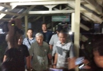 Ichwan Yunus saat tiba di Kejati Bengkulu usai ditangkap di sebuah Mall Jakarta Timur