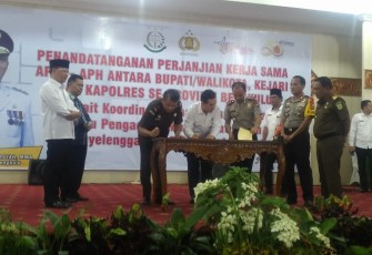 Bupati Bengkulu Tenngah Ferry Ramli Penandatanganan  Kerjasama Antara Aparat Pengawasan Intern Pemerintah (APIP) dengan Aparat Penegak Hukum (APH)