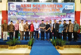 Plt Gubernur Bengkulu Rohidin Mersyah Foto Bersama Dalam Aksi Solidaritas Bencana Gempa Bumi