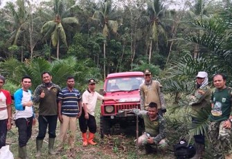 Kabag Tapem Pemkab Seluma bersama tim saat melakukan pemetaan lahan