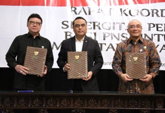Mendagri Usai penandatanganan SKB dengan Menpan RB dan Kepala BKN