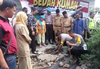 Polres Bengkulu lakukan bedah rumah milik Nurbayah