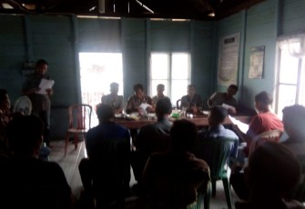 Anggota Polsek Kaur Utara Polres Kaur Polda Bengkulu  mengikuti kegiatan Rapat Pleno pencermatan DPT (Daftar Pemilih Tetap) Kecamatan Padang Guci Hilir Kabupaten Kaur.