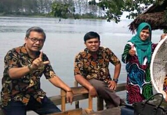 Hasmi Sayuti, Dosen BSI UMB (kiri) 