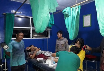 Korban saat dilarikan ke Puskesmas terdekat