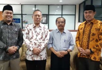 Kepala Diskominfosan Kota Medy Pebriansyah saat menyampaikan undangan ke PP Muhammadiyah