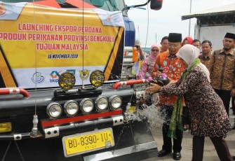 Plt Gubernur Bengkulu Rohidin Mersyah Melauching secara resmi Ekspor Komoditas Unggulan Provinsi Bengkulu dalam rangka HUT Emas Provinsi Bengkulu