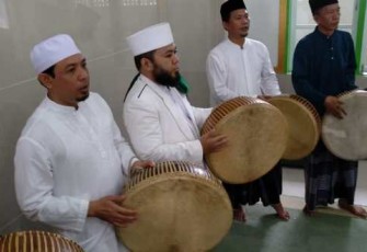 Walikota Helmi Hasan saat menghadiri Maulid Nabi Muhammad SAW di Masjid Taqwa Kelurahan Jembatan Kecil, Selasa (20/11/2018).