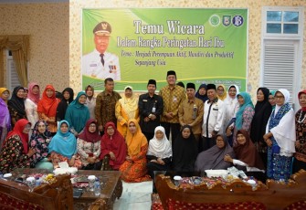 Foto bersama usai acara