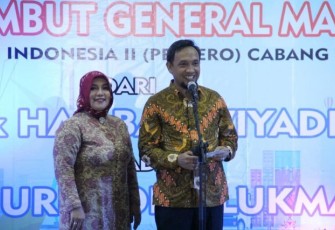 GM Pelindo II Cabang Bengkulu Nurkholis Lukman dan Istri 