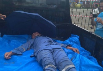 Salah satu korban saat akan dilarikan ke rumah sakit