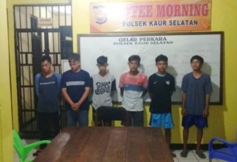 Enam pelajar yang diamankan