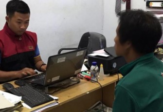 Tersangka AL (30) saat diperiksa di unit PPA Polres Rejang Lebong