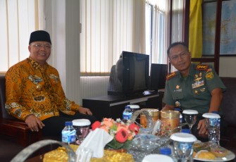 Gubernur Bengkulu  Rohidin Mersyah saat melakukan kunjungan sekaligus silaturahmi dengan Danrem 041 Gamas