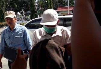 Terpidana M Taufik (Tengah) saat dibawa ke Kejati Bengkulu