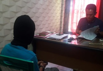 Pelaku saat diamankan polisi
