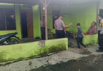 Polisi saat melakukan pemantauan