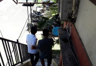 Pelaku (kanan) usai diperiksa di Polres Bengkulu