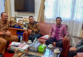 Sekretaris Daerah Kota Bengkulu Marjon Terima Kunjungan Pendeta Panca, Pendeta Nasalia dan Minggus Dilla Di Ruang Kerjanya 