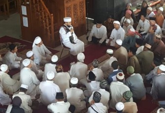 Wali Kota Bengkulu Helmi Hasan Saat Memberikan Dakwah 
