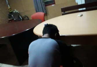 Salah satu terduga pelaku pembunuhan saat diamankan