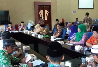 Direktur PT Asta Medika Indonesia Rinto Wijanarko Dalam Rapat Bersama Dengan Pemerintah Kota Bengkulu di Ruang Hidayah 