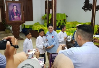 Saat menggelar khitanan bersama (sunatan massal) di Dalem Kalitan