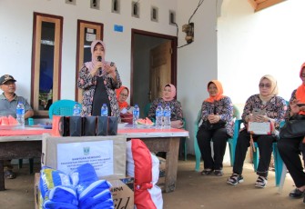 Kembali Sambangi Korban Banjir, Derta Wahyulin Teguhkan Semangat Warga